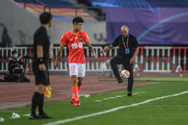 弗格32分辽宁终结上海16连胜 江苏不敌新疆